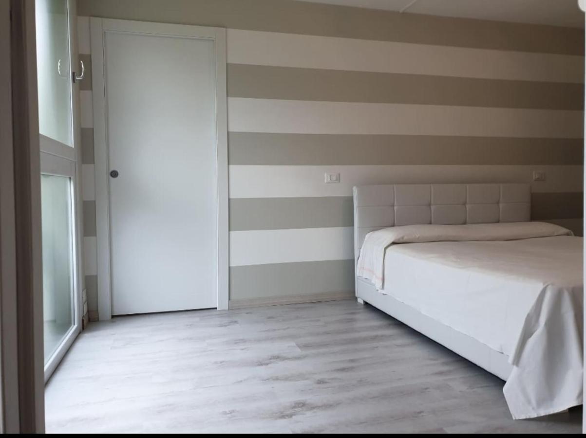 Holiday Apartaments Desenzano del Garda Exterior foto
